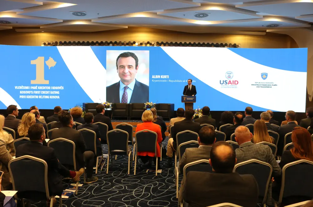 Kosova, Fitch’ten ilk kredi notunu aldı Kosova, Fitch’ten ilk kredi notunu aldı