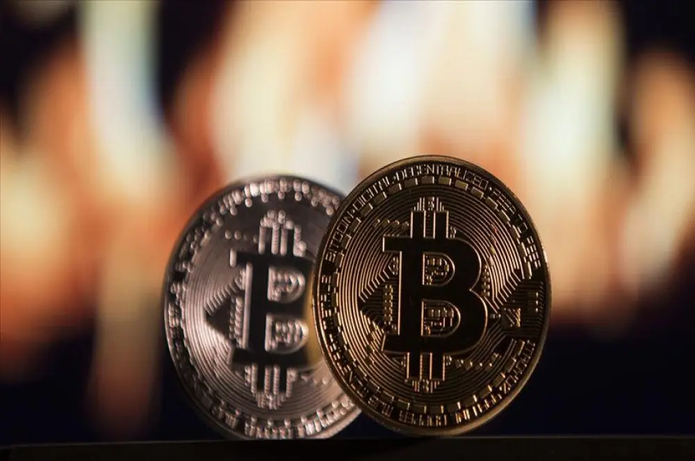 Bitcoin'in fiyatı 60 bin doların altına geriledi Bitcoin'in fiyatı 60 bin doların altına geriledi