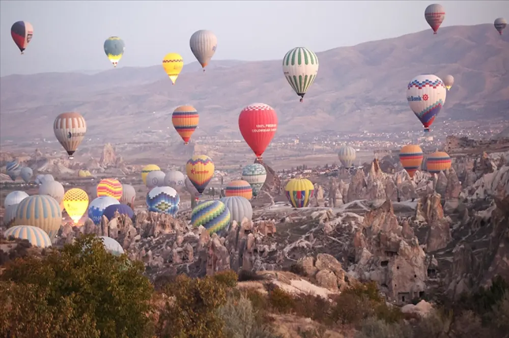 Türkiye'de geçen yıl 747 bini aşkın turist balonla uçtu Türkiye'de geçen yıl 747 bini aşkın turist balonla uçtu