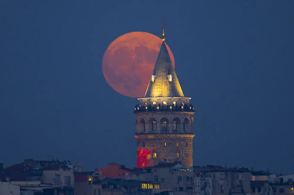 Üç imparatorluğa başkent olan İstanbul, doğum gününü kutladı Üç imparatorluğa başkent olan İstanbul, doğum gününü kutladı