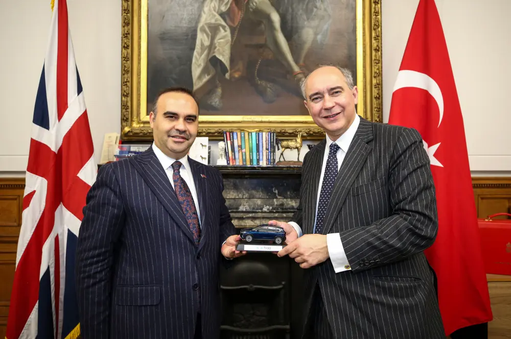 Bakan Kacır, Londra'da girişim sermayesi fon yöneticileriyle görüştü Bakan Kacır, Londra'da girişim sermayesi fon yöneticileriyle görüştü