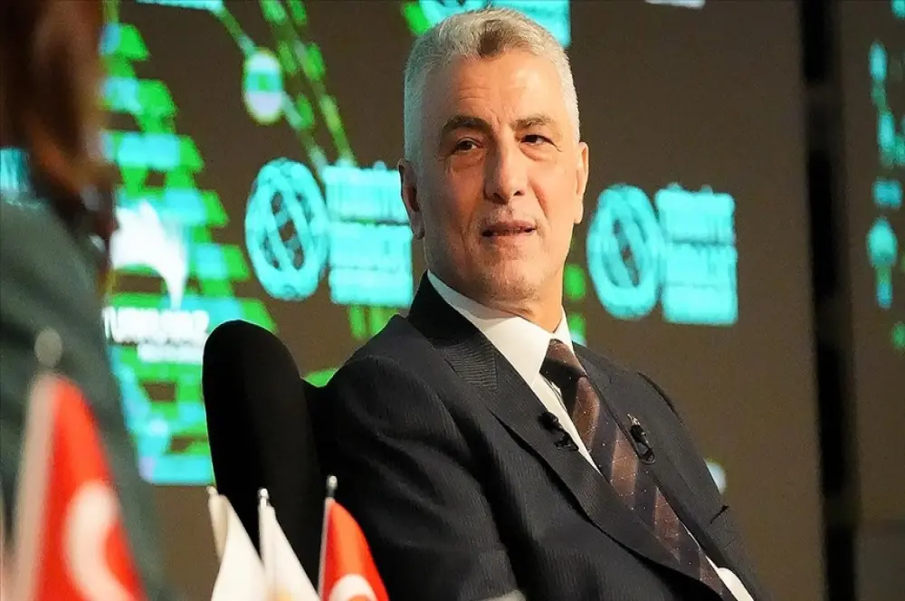 Bakan Bolat: İsrail, enflasyon artışı ve mal bulamama gibi sıkıntılar çekti Bakan Bolat: İsrail, enflasyon artışı ve mal bulamama gibi sıkıntılar çekti