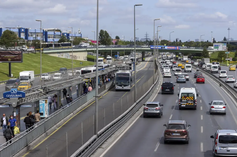 Trafiğe nisanda 196 bin 309 taşıtın kaydı yapıldı Trafiğe nisanda 196 bin 309 taşıtın kaydı yapıldı