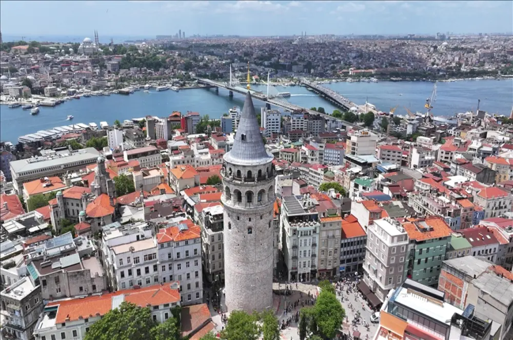 Galata Kulesi yeniden ziyaretçileri ağırlıyor Galata Kulesi yeniden ziyaretçileri ağırlıyor