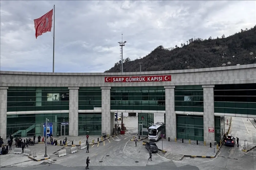 Sarp Sınır Kapısı'nda tır geçişleri 26 Mayıs'ta rekor kırdı Sarp Sınır Kapısı'nda tır geçişleri 26 Mayıs'ta rekor kırdı