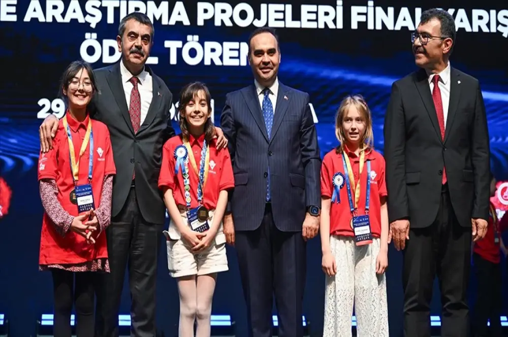 TÜBİTAK'ın araştırma projeleri yarışmaları ödül töreni yapıldı TÜBİTAK'ın araştırma projeleri yarışmaları ödül töreni yapıldı