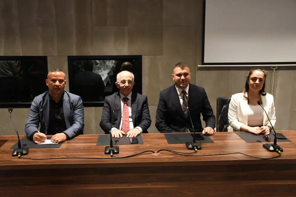 Türk ve Kosovalı iş insanları Prizren'deki iş forumunda buluştu Türk ve Kosovalı iş insanları Prizren'deki iş forumunda buluştu