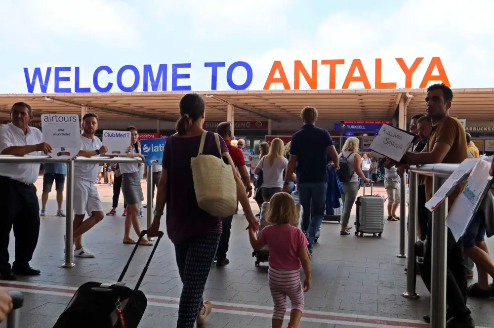 Bayram tatilinde en çok Antalya tercih ediliyor Bayram tatilinde en çok Antalya tercih ediliyor