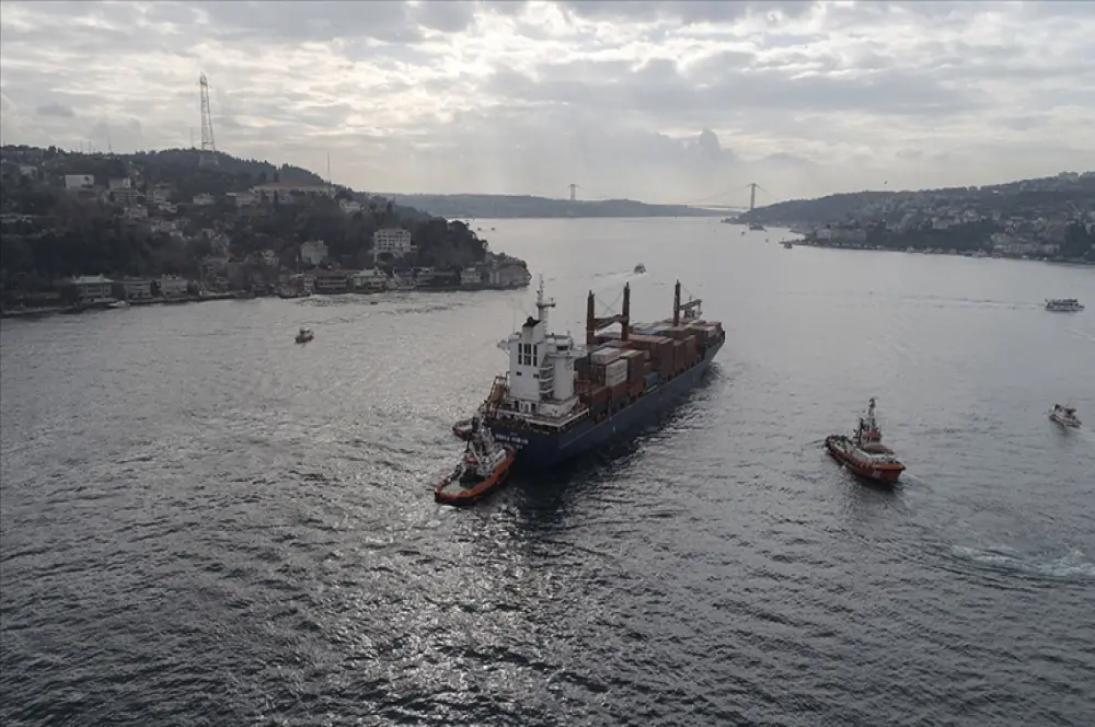 ‘Boğaz'dan uğraksız geçen gemilerden alınan ücret 1 Temmuz'da artacak ‘Boğaz'dan uğraksız geçen gemilerden alınan ücret 1 Temmuz'da artacak