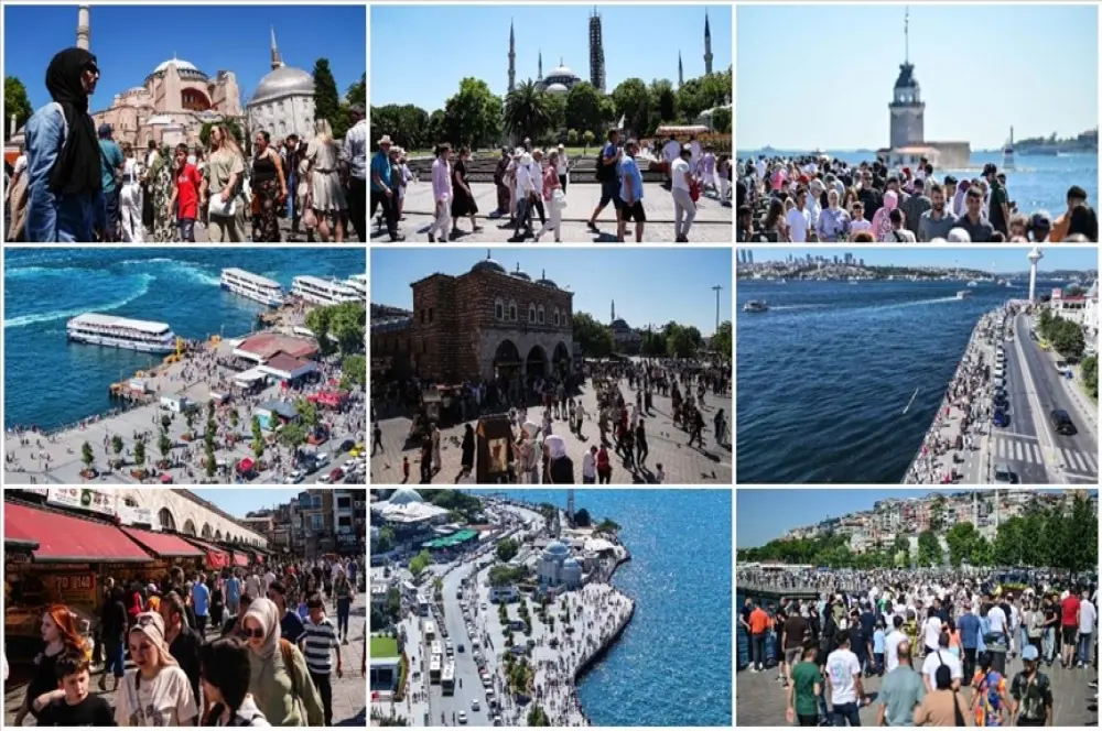 İstanbul'un tarihi ve turistik yerlerinde bayram yoğunluğu yaşanıyor İstanbul'un tarihi ve turistik yerlerinde bayram yoğunluğu yaşanıyor