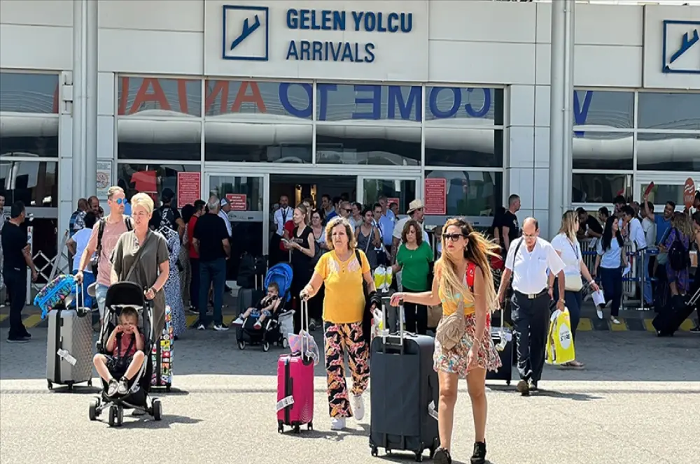 Antalya'ya gelen turist sayısı 9 milyonu aştı Antalya'ya gelen turist sayısı 9 milyonu aştı