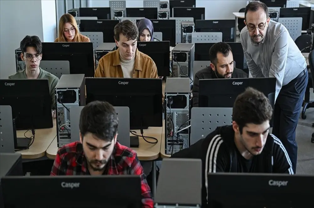 Siber güvenlik meslek yüksekokullarına gençlerin ilgisi devam ediyor Siber güvenlik meslek yüksekokullarına gençlerin ilgisi devam ediyor