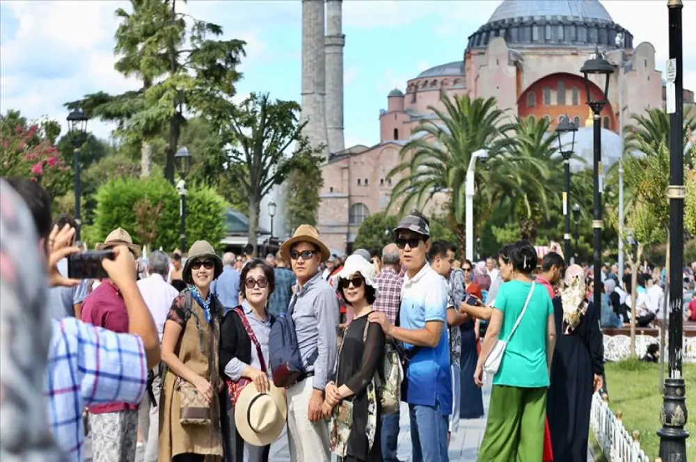 İstanbul ilk 6 ayda 8.5 milyon yabancı turisti ağırladı İstanbul ilk 6 ayda 8.5 milyon yabancı turisti ağırladı