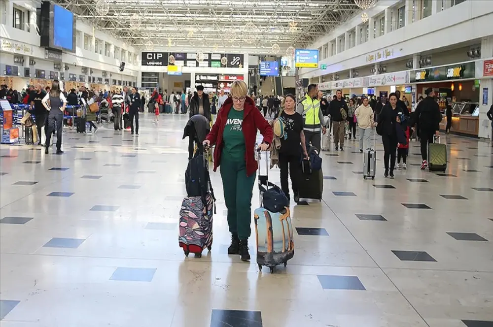 Antalya'ya hava yoluyla gelen turist sayısı 10 milyon 600 bini aştı Antalya'ya hava yoluyla gelen turist sayısı 10 milyon 600 bini aştı