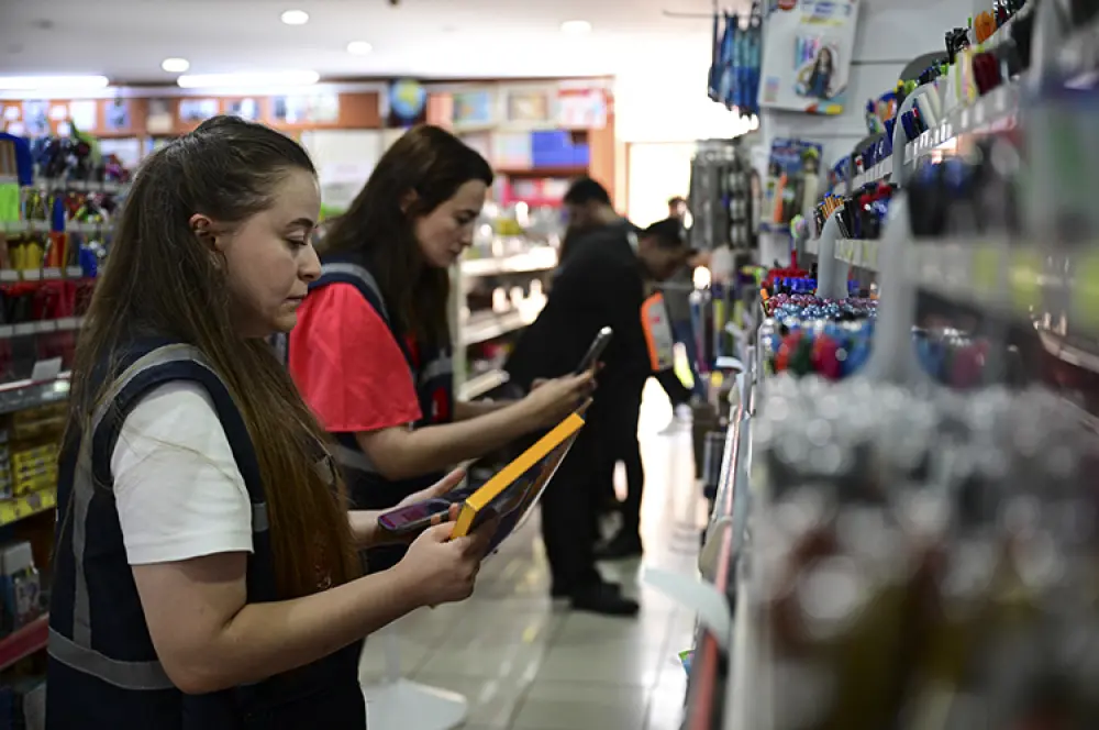 Ticaret Bakanlığı ekipleri kırtasiye ve okul ürünlerinin fiyatlarını denetledi Ticaret Bakanlığı ekipleri kırtasiye ve okul ürünlerinin fiyatlarını denetledi
