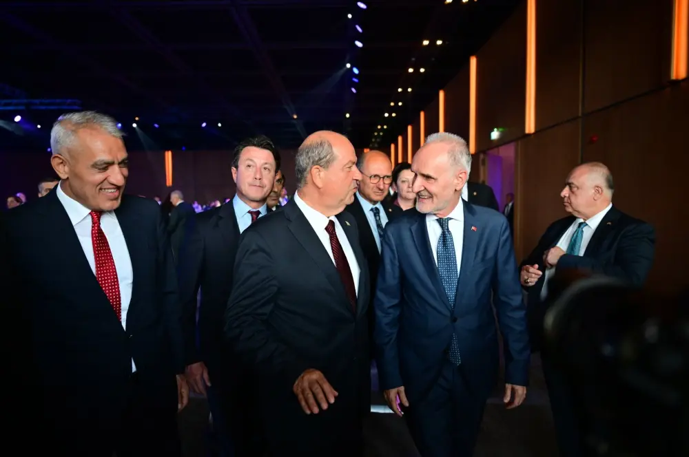 İş Bankası’nın 100. yılında tarihi buluşma: Şekib Avdagiç’ten kutlama mesajı İş Bankası’nın 100. yılında tarihi buluşma: Şekib Avdagiç’ten kutlama mesajı