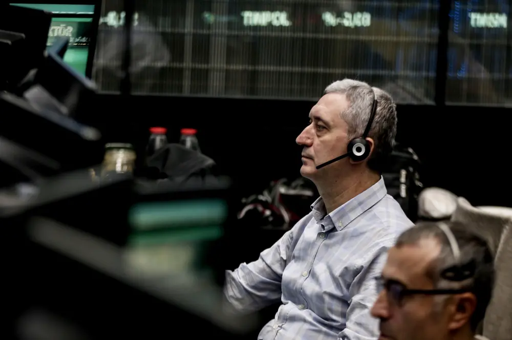 BIST 100 endeksi 9.984,93 puandan kapandı BIST 100 endeksi 9.984,93 puandan kapandı