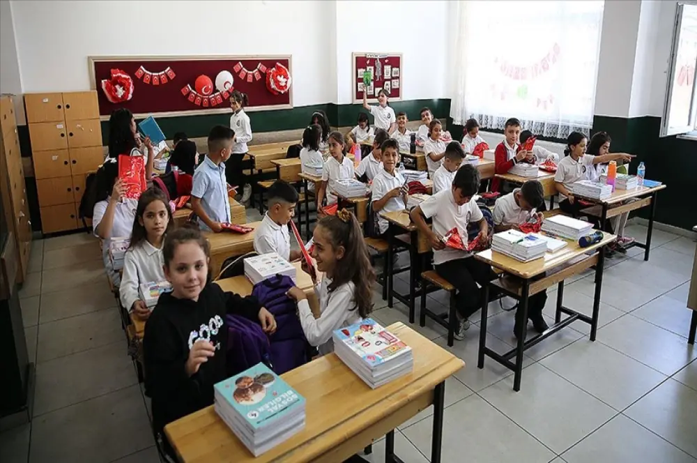 Yeni eğitim-öğretim dönemi başladı Yeni eğitim-öğretim dönemi başladı