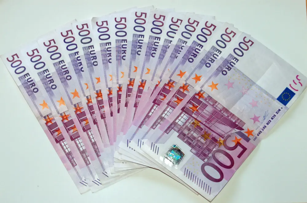 Euro Bölgesi'nde yıllık enflasyon ağustosta yüzde 2.2'ye indi Euro Bölgesi'nde yıllık enflasyon ağustosta yüzde 2.2'ye indi