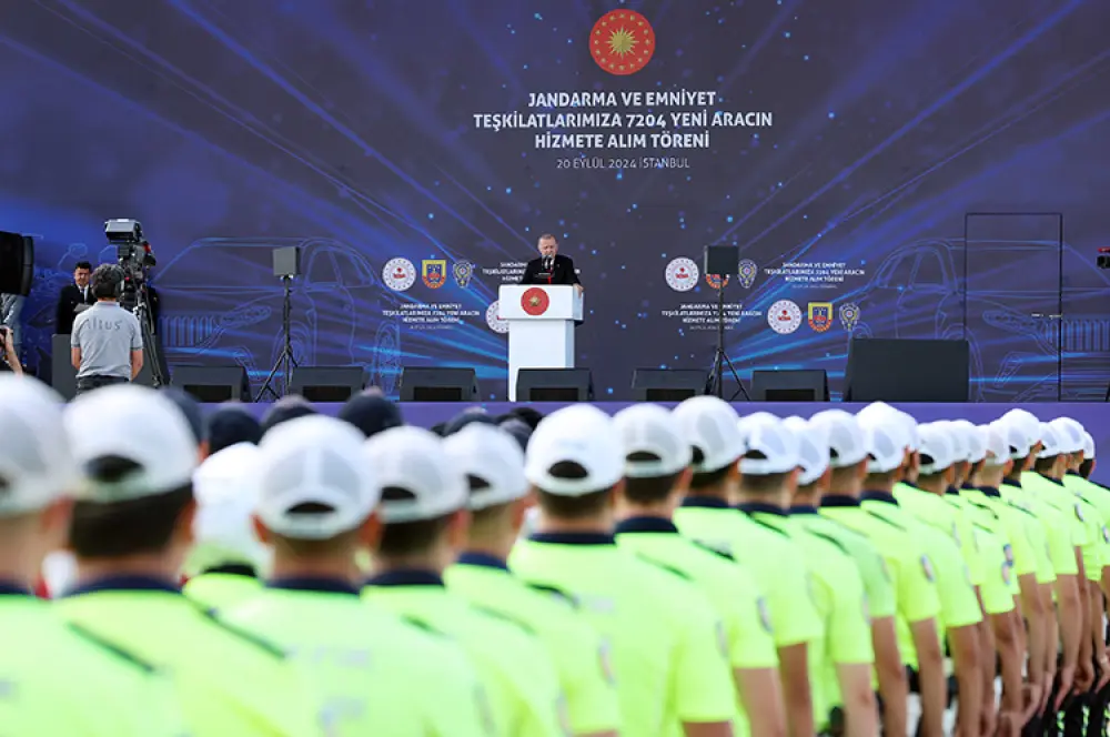 Jandarma ve emniyet teşkilatlarına 7 bin 204 yeni araç Jandarma ve emniyet teşkilatlarına 7 bin 204 yeni araç