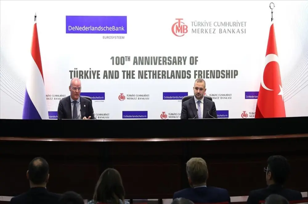 TCMB Başkanı Karahan, Hollanda Merkez Bankası Başkanı Knot ile bir araya geldi TCMB Başkanı Karahan, Hollanda Merkez Bankası Başkanı Knot ile bir araya geldi