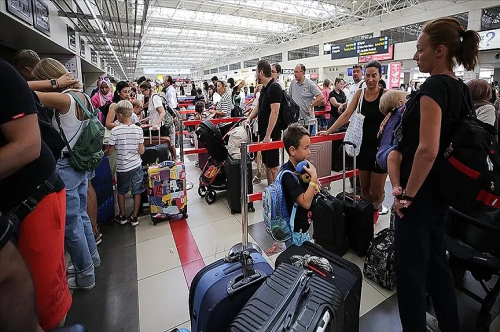 Turizm merkezleri yazın 83 milyon yolcu ağırladı Turizm merkezleri yazın 83 milyon yolcu ağırladı