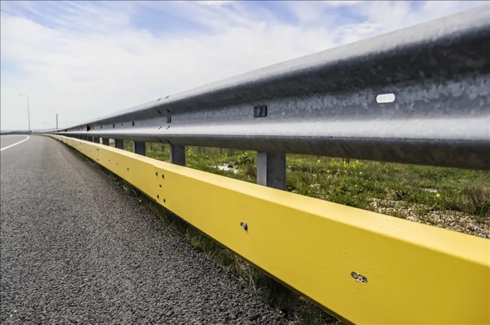 Kara yollarında ‘motorcu dostu bariyerler’: Toplam 177 kilometre Kara yollarında ‘motorcu dostu bariyerler’: Toplam 177 kilometre