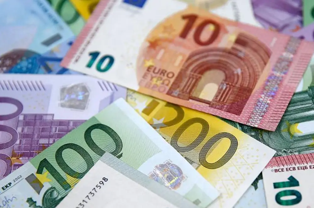 SON DAKİKA: Euro kan kaybediyor! Dolar karşısında dibi gördü SON DAKİKA: Euro kan kaybediyor! Dolar karşısında dibi gördü