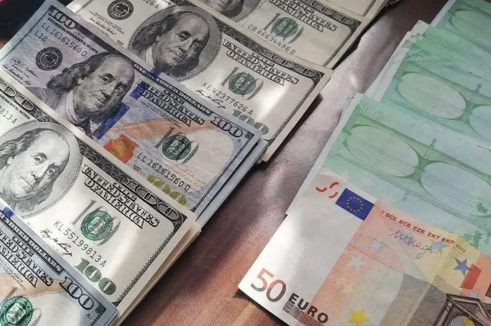 SON DAKİKA: Euro, dolar karşında 4,5 ayın dibini gördü SON DAKİKA: Euro, dolar karşında 4,5 ayın dibini gördü