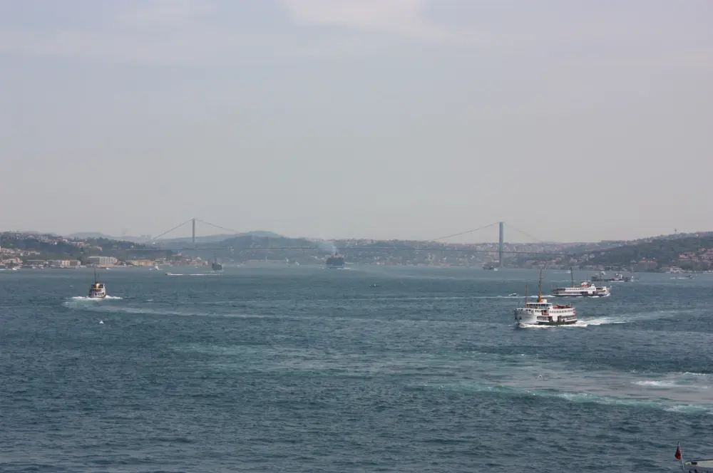 İstanbul Boğazı'ndan saatte ortalama 5 gemi geçti İstanbul Boğazı'ndan saatte ortalama 5 gemi geçti