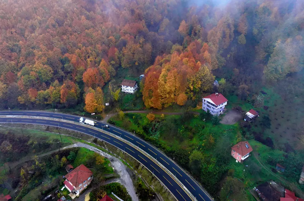 Bolu Dağı'nın harika manzarası sürücüleri cezbediyor Bolu Dağı'nın harika manzarası sürücüleri cezbediyor