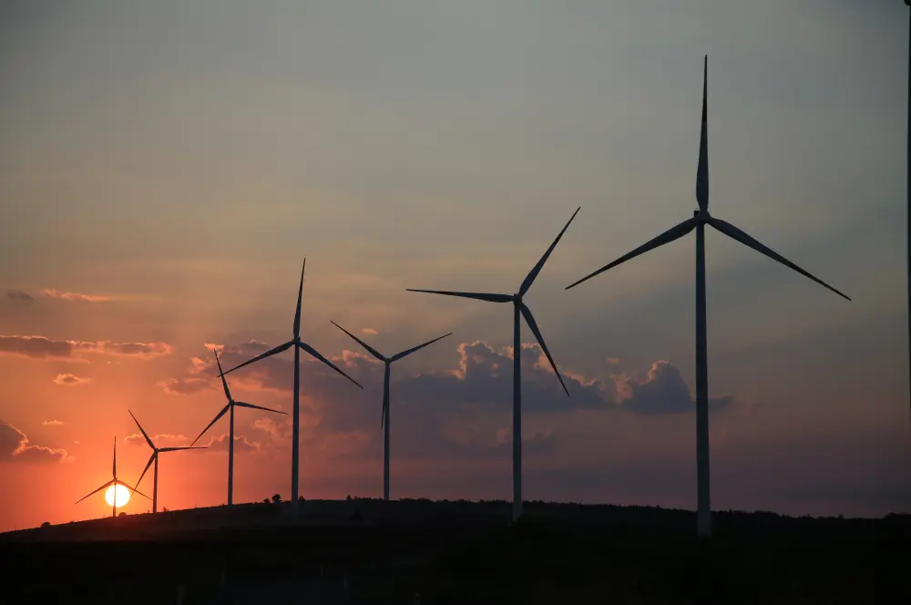 Hanelerin elektrik ihtiyacı rüzgar ve güneşten karşılanıyor Hanelerin elektrik ihtiyacı rüzgar ve güneşten karşılanıyor