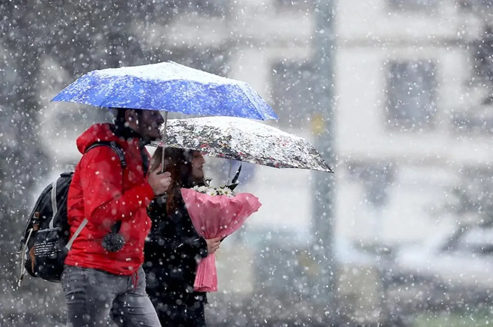 METEOROLOJİ SON DAKİKA: İstanbul'un 4 ilçesinde kar yağışı: Uyarılar peş peşe! METEOROLOJİ SON DAKİKA: İstanbul'un 4 ilçesinde kar yağışı: Uyarılar peş peşe!