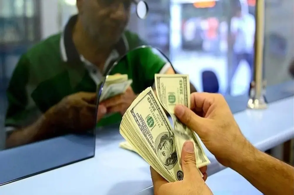 SON DAKİKA! Kapalıçarşı'da bazı döviz büroları 50 ve 100 dolar alımını durdurdu SON DAKİKA! Kapalıçarşı'da bazı döviz büroları 50 ve 100 dolar alımını durdurdu