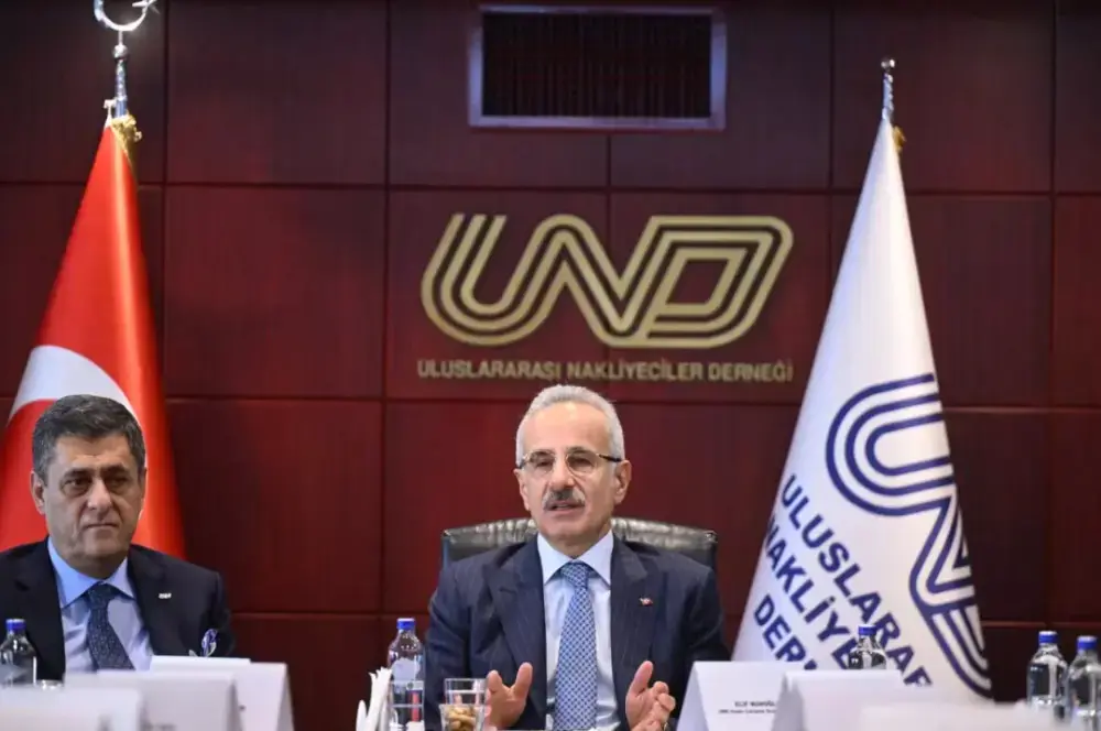 Bakan Uraloğlu açıkladı: Yeni Avrupa Birliği projesi başlatılacak Bakan Uraloğlu açıkladı: Yeni Avrupa Birliği projesi başlatılacak