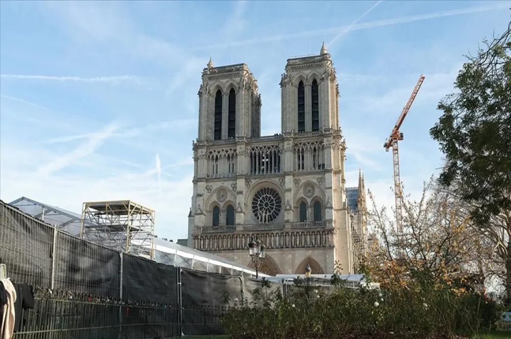 Notre Dame Katedrali 5 yılın sonunda kapılarını ziyarete açıyor Notre Dame Katedrali 5 yılın sonunda kapılarını ziyarete açıyor