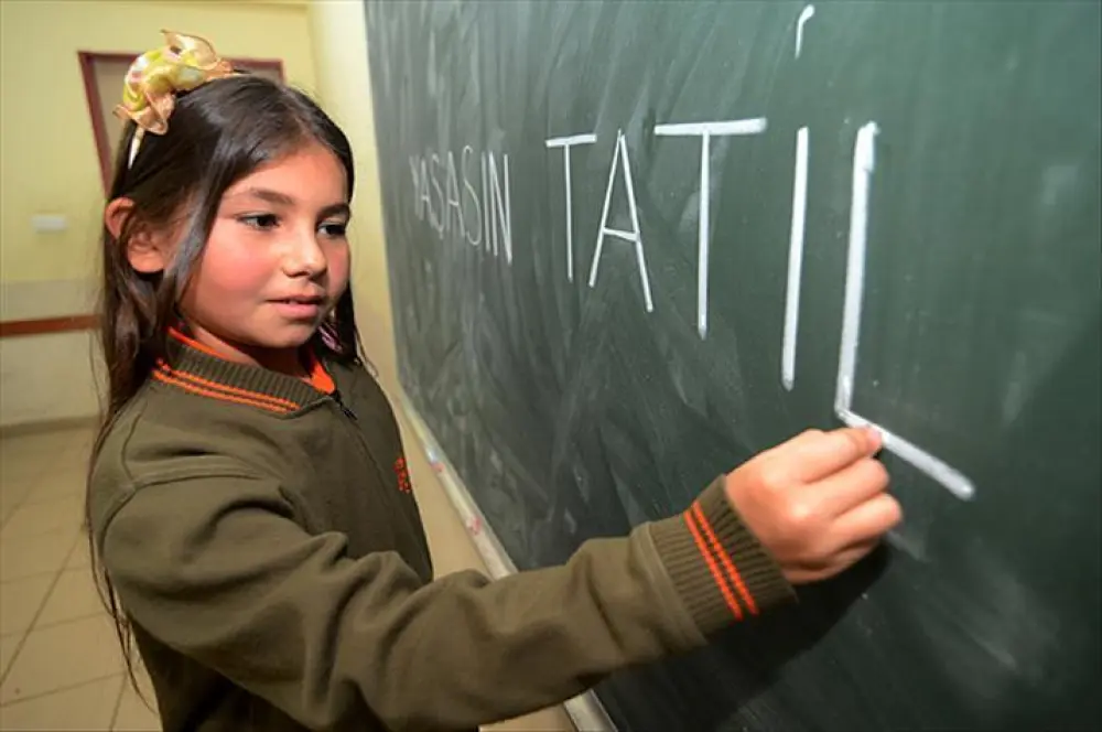 2025 resmi tatiller listesi: Yeni yılda kaç gün tatil olacak? Bayram tatilleri kaç gün olacak?
