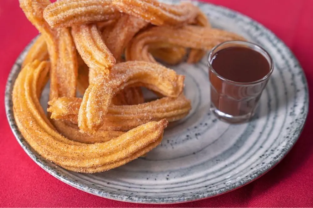 Çıtır çıtır bir İspanyol tatlısı: Churros Tarifi Çıtır çıtır bir İspanyol tatlısı: Churros Tarifi