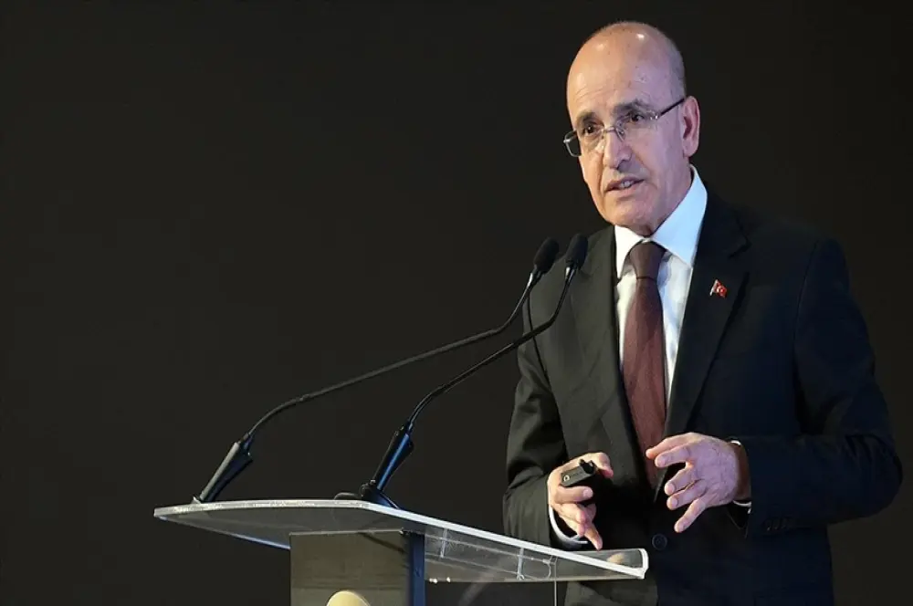 Bakan Şimşek’ten küresel ekonomi yorumu: Türkiye’nin lehine trendler var Bakan Şimşek’ten küresel ekonomi yorumu: Türkiye’nin lehine trendler var