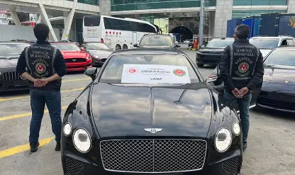 Gümrükler Muhafaza ekipleri 11 ildeki operasyonlarda 50 lüks araca el koydu Gümrükler Muhafaza ekipleri 11 ildeki operasyonlarda 50 lüks araca el koydu