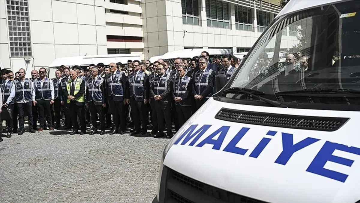 SON DAKİKA: Hazine ve Maliye Bakanlığı kaçak 'e-sigara'yı radarına aldı SON DAKİKA: Hazine ve Maliye Bakanlığı kaçak 'e-sigara'yı radarına aldı