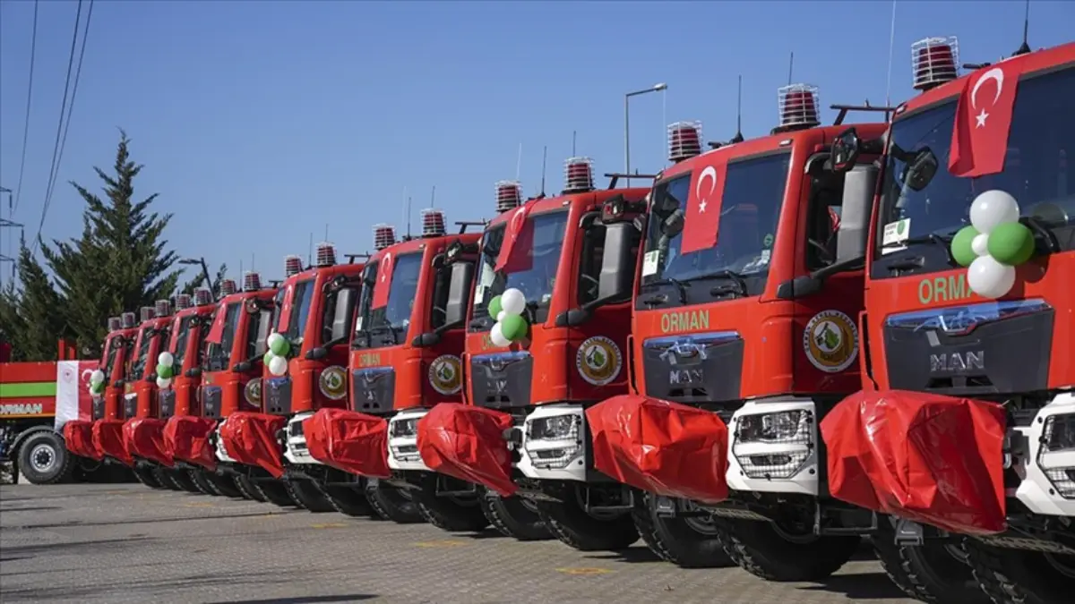 Orman yangınlarıyla mücadelede yeni araçlar envantere katıldı Orman yangınlarıyla mücadelede yeni araçlar envantere katıldı