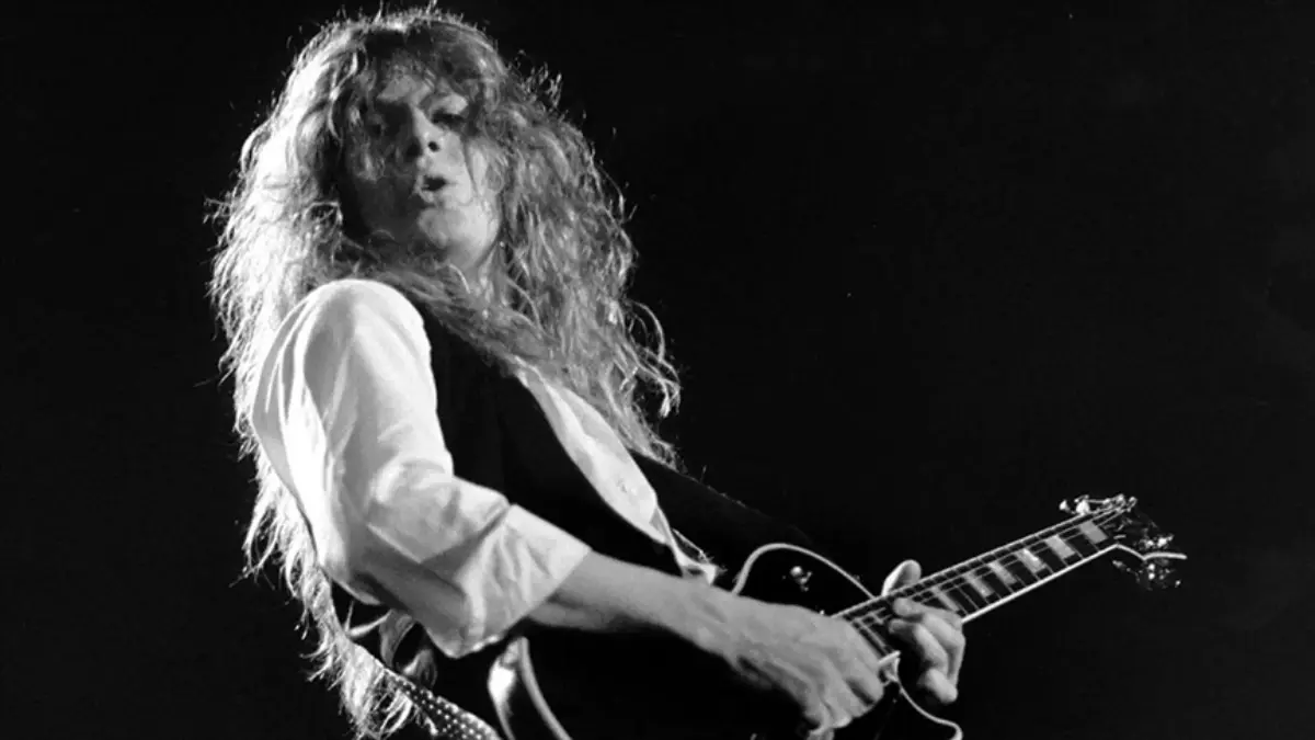 İngiliz rock grubu Whitesnake'in gitaristi John Skyes hayatını kaybetti İngiliz rock grubu Whitesnake'in gitaristi John Skyes hayatını kaybetti