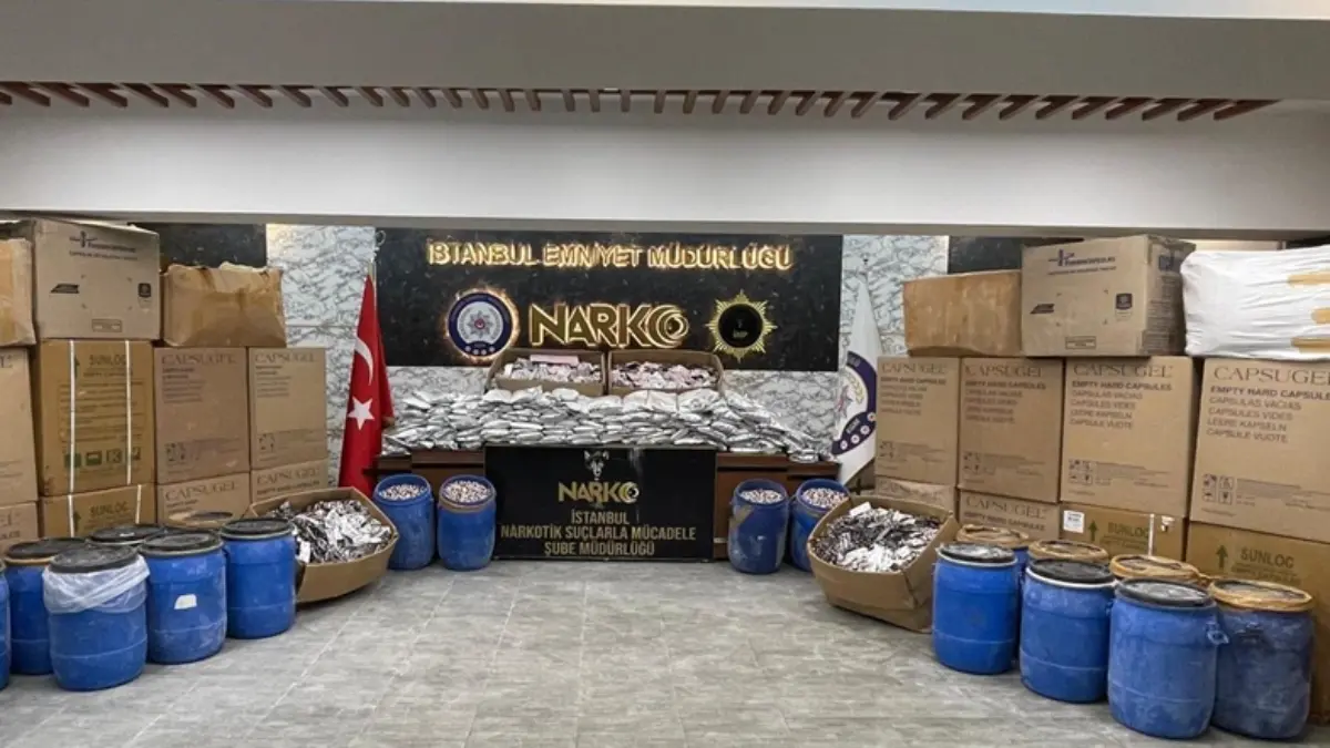 İstanbul'da düzenlenen operasyonda 4,5 milyon sentetik ecza hap ele geçirildi İstanbul'da düzenlenen operasyonda 4,5 milyon sentetik ecza hap ele geçirildi