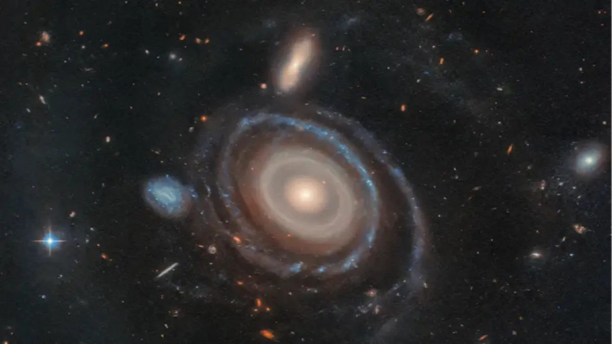 Hubble 'Galaktik çarpışmayı'yı yakaladı: 50 milyon yıl önce oluştu! Hubble 'Galaktik çarpışmayı'yı yakaladı: 50 milyon yıl önce oluştu!