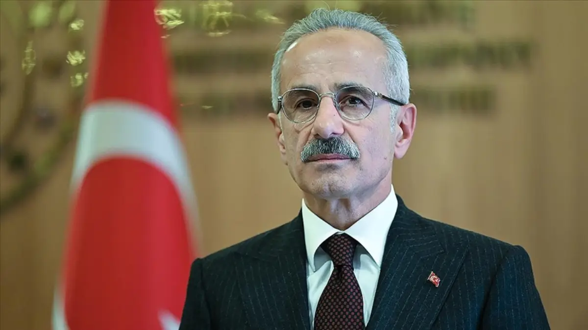 Bakan Uraloğlu 'Ticaretin geleceğine yapılan bir yatırım' diyerek açıkladı Bakan Uraloğlu 'Ticaretin geleceğine yapılan bir yatırım' diyerek açıkladı