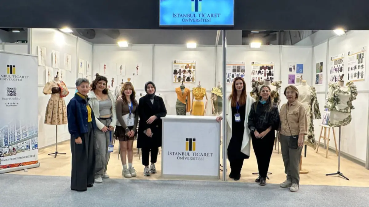 Moda tasarımlarını iki fuarda sergilediler Moda tasarımlarını iki fuarda sergilediler