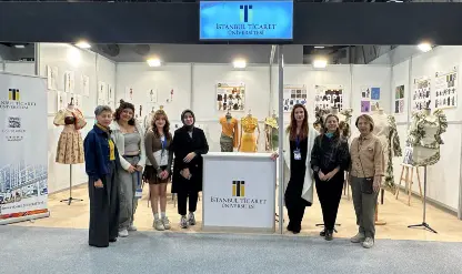 Moda tasarımlarını iki fuarda sergilediler