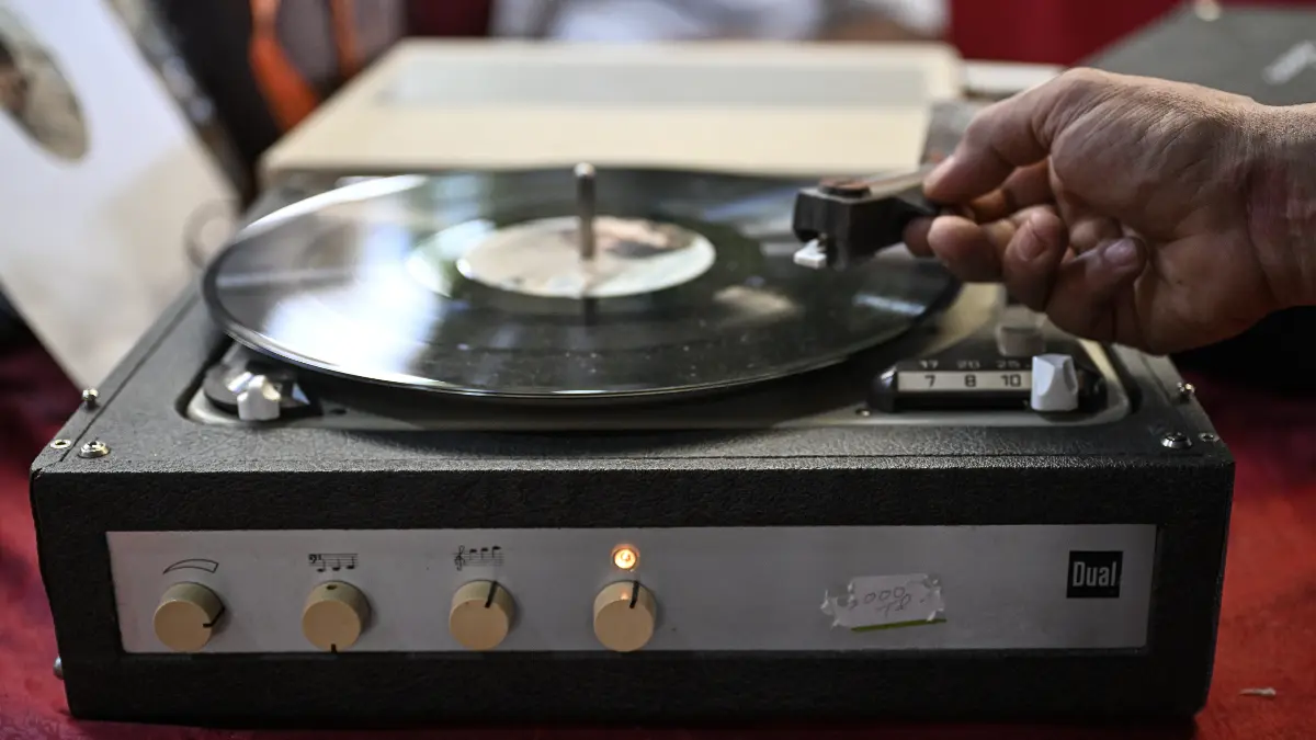 Nostaljik müzik dinleme cihazları yeniden raflarda Nostaljik müzik dinleme cihazları yeniden raflarda