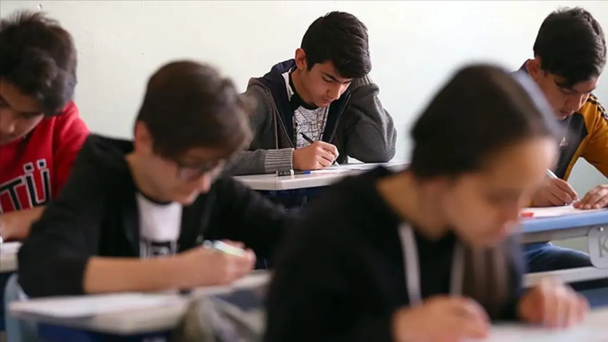 SON DAKİKA: Liseler için MEB'ten yeni kararlar! Resmi Gazete'de yayımlandı: 'Devamsızlık yapan öğrenciler...' SON DAKİKA: Liseler için MEB'ten yeni kararlar! Resmi Gazete'de yayımlandı: 'Devamsızlık yapan öğrenciler...'